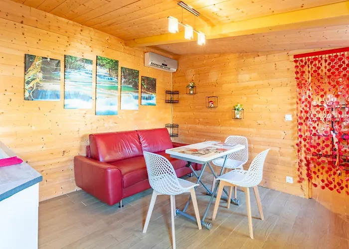 Le Houda Et En Option Dom wakacyjny Nîmes