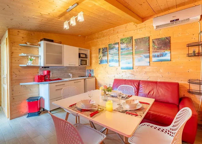 Le Houda Et En Option Dom wakacyjny Nîmes